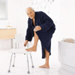 Bad-Stuhl Sam, Höhenverstellbar Weiß | Badshop24 throughout Stuhl Für Badezimmer