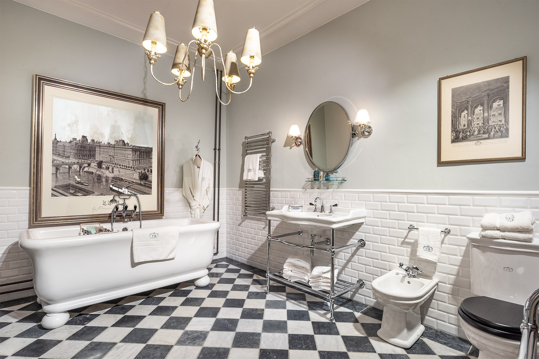 Französische Bäder – Traditional Bathrooms with Badezimmer Französisch