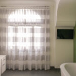 Gardinen Ideen Für´s Bad: Zwischen Dichte Und Transparenz With Bad Gardinen Badezimmer Modern