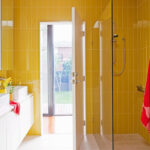 Gelbe Fliesen In Badezimmer Mit … – Bild Kaufen – 11271394 In Badezimmer Gelb