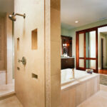 Grosszügiges Bad Mit Schmalem Raumteiler … – Bild Kaufen Inside Raumteiler Badezimmer